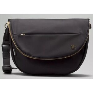 Lululemon 5L Everywhere Belt Bag‎ Crossbody Black Gold Hardware Adjustable Strap